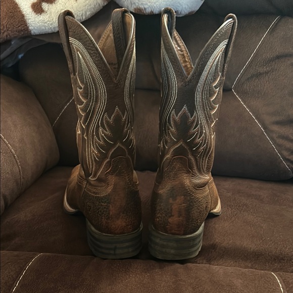 Ariat Brown Cowboy & Western Boots with Intricate Stitching and Square Toe - Picture 3 of 5